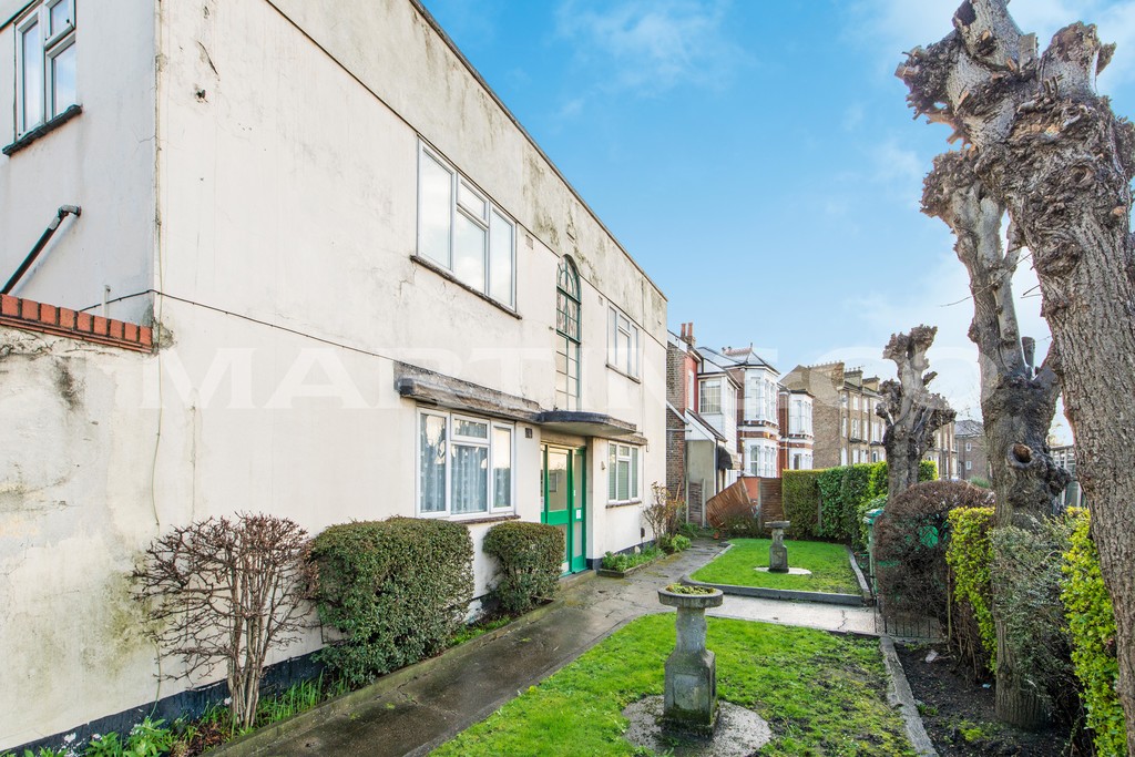Martin & Co Wanstead 1 bedroom Apartment Let in Forest Lea, Holly Road