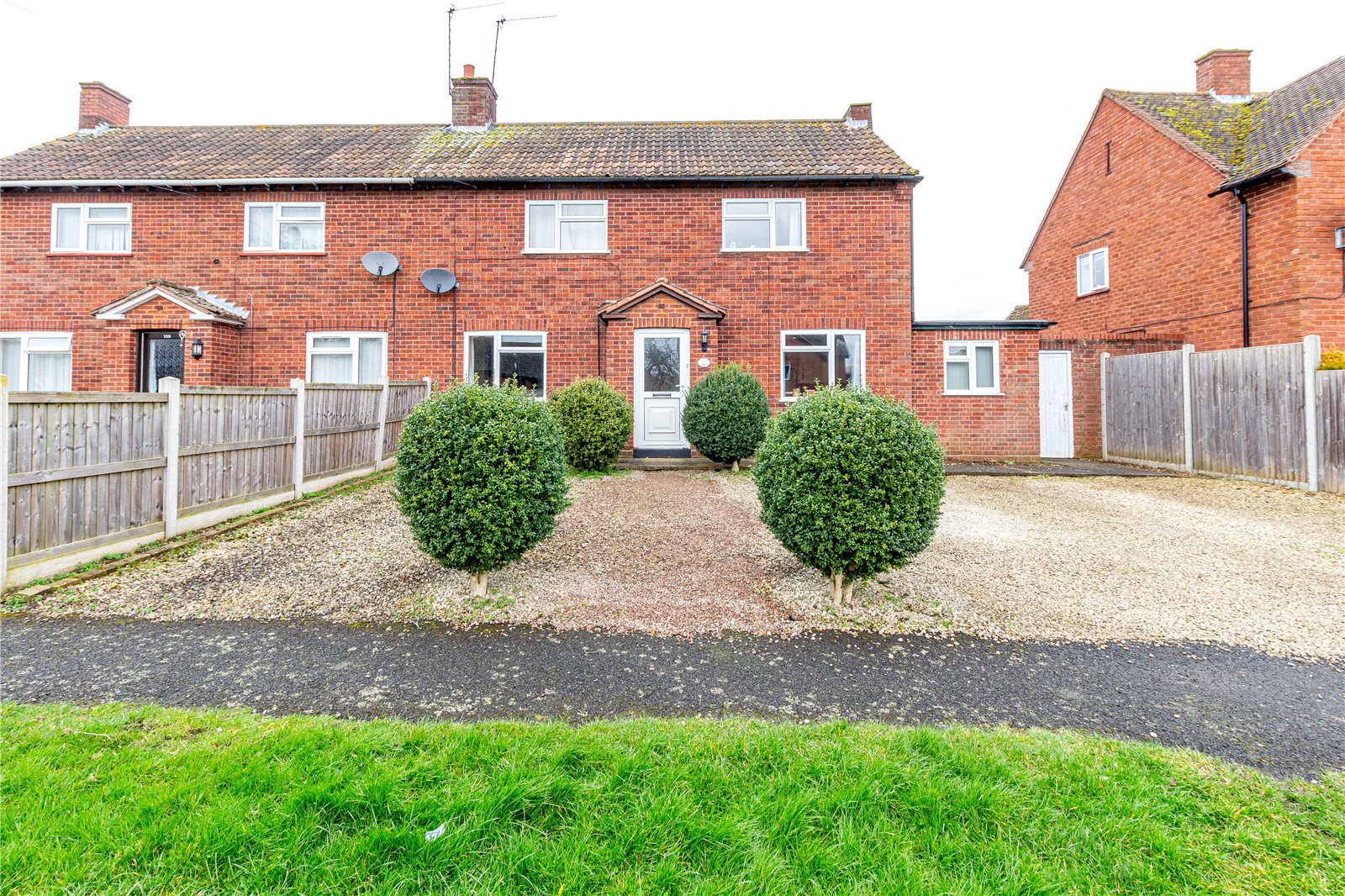 CJ Hole Worcester 3 bedroom House SSTC in Farleigh Road, Pershore