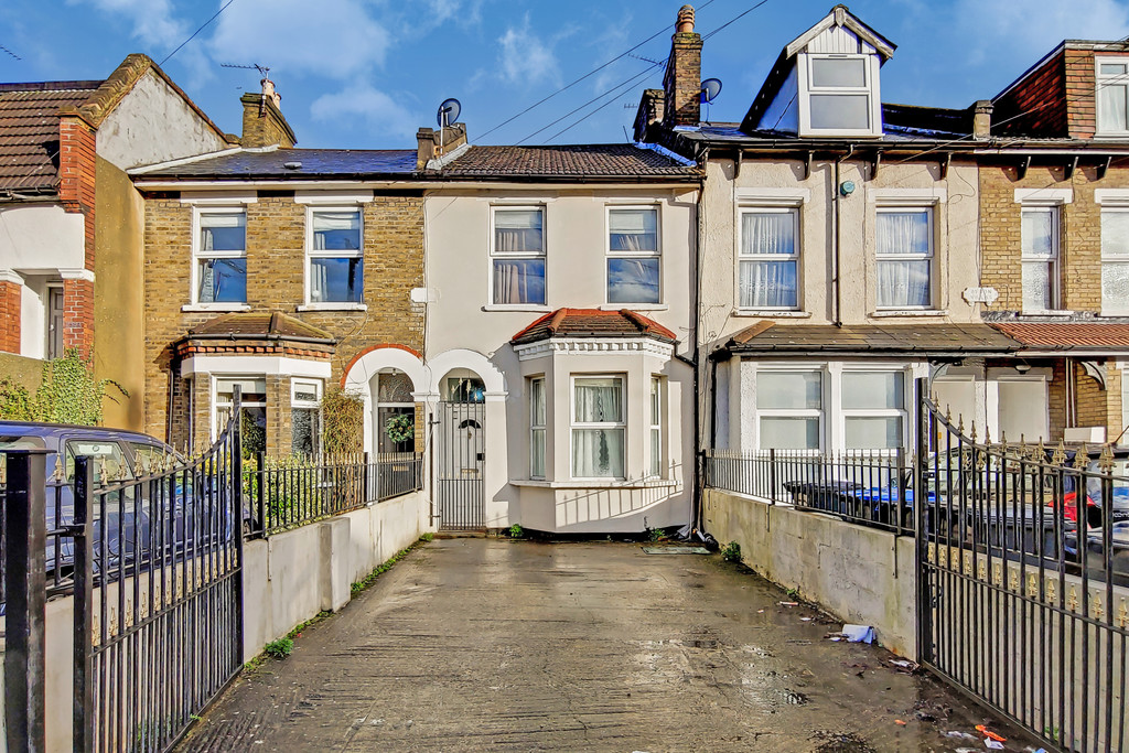 Martin & Co Croydon 3 bedroom Terraced House For Sale in Sydenham Road