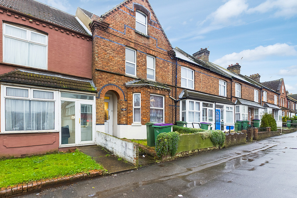 Martin & Co Folkestone 4 bedroom Terraced House Let in Cheriton Road