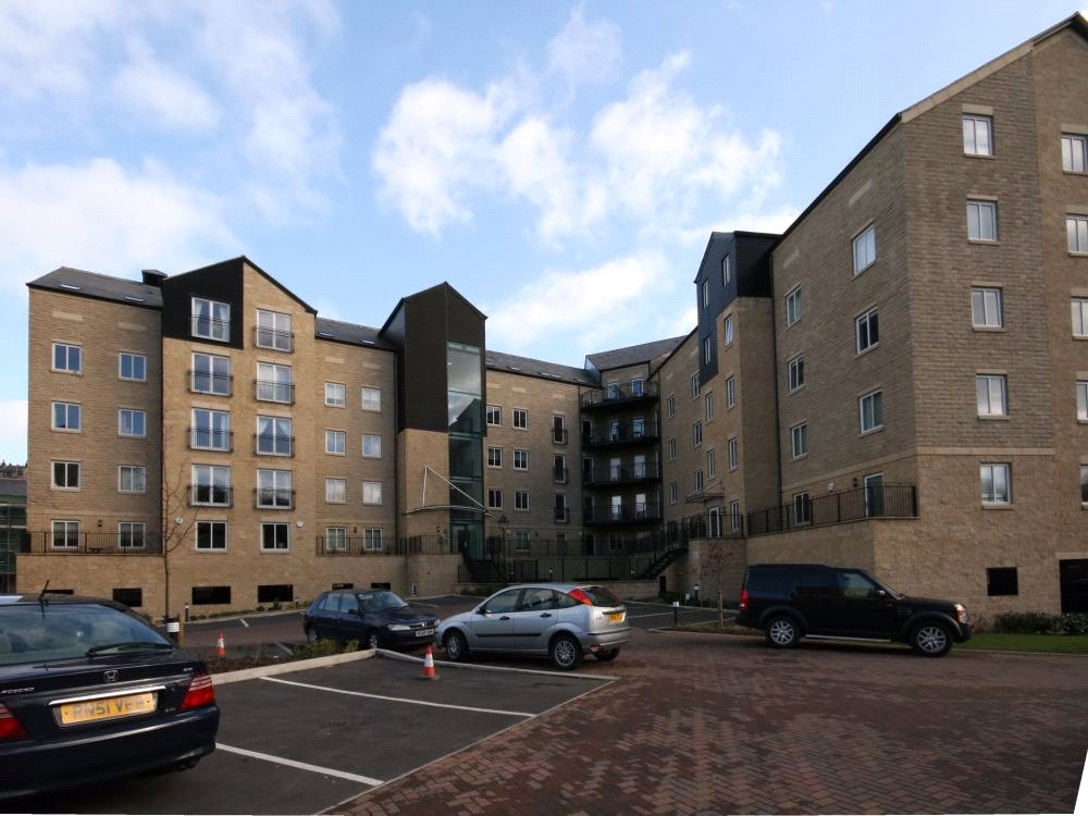 Whitegates Dewsbury 2 bedroom Flat SSTC in Ellis Court, Textile Street ...