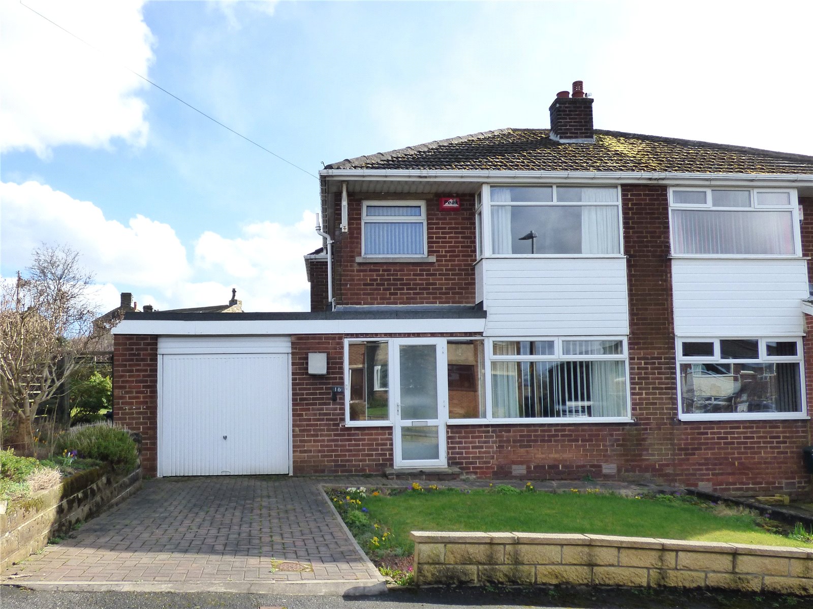 Whitegates Cleckheaton 3 bedroom House Let Agreed in Rosedale Avenue