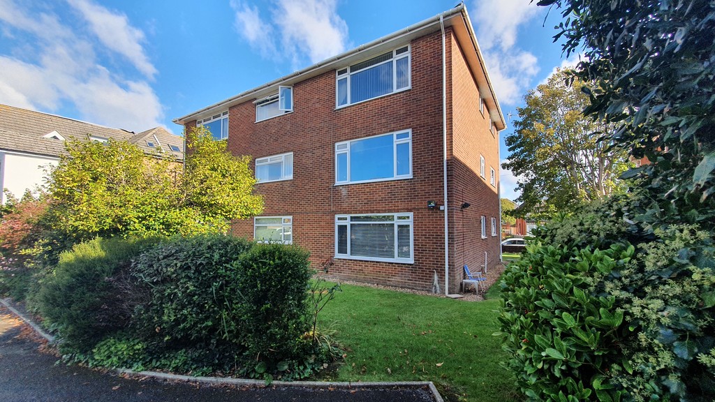 Martin & Co Bournemouth 1 bedroom Ground Floor Flat SSTC in Southbourne