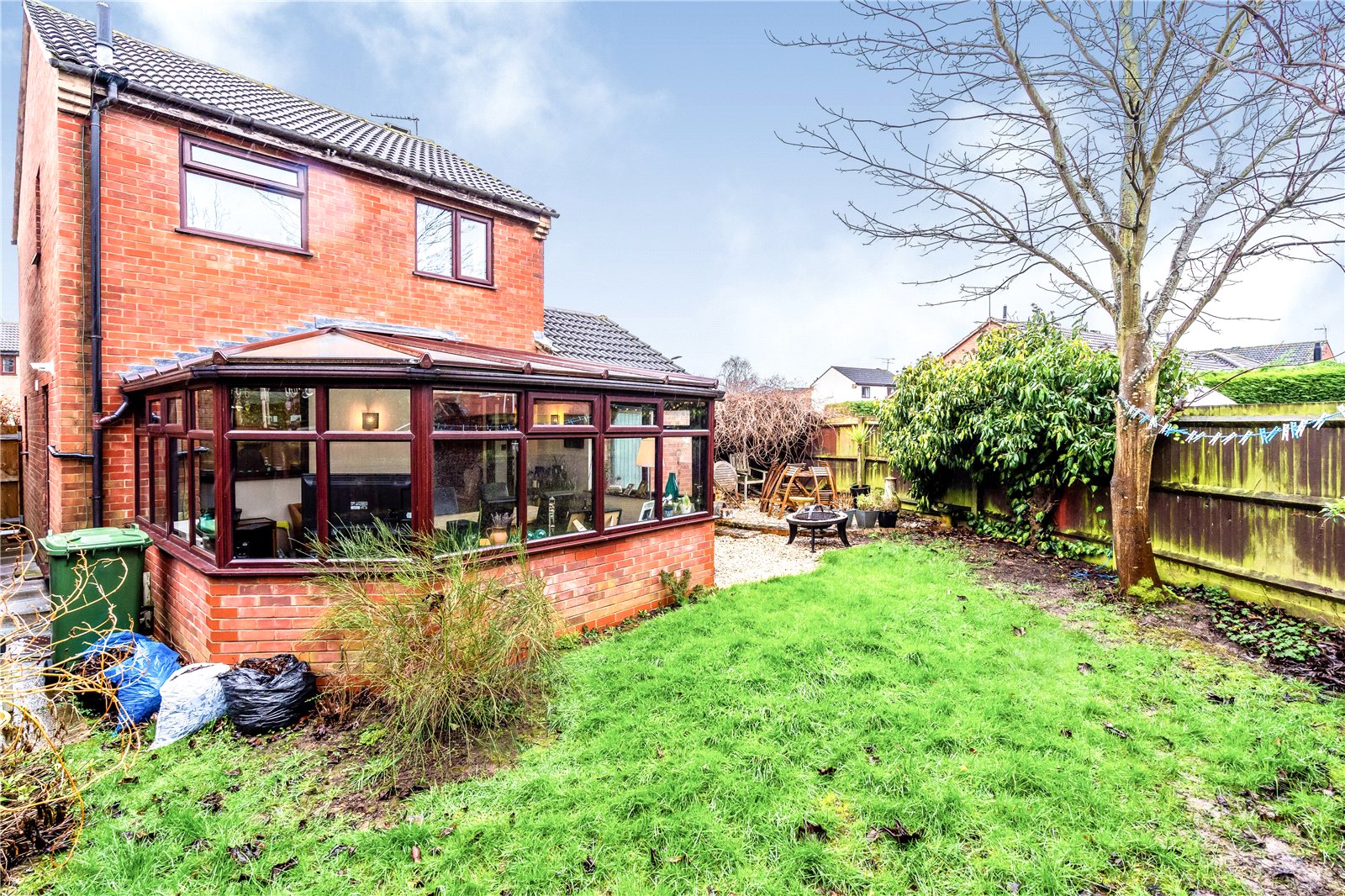 Whitegates Broughton Astley 3 bedroom House SSTC in Aland Gardens