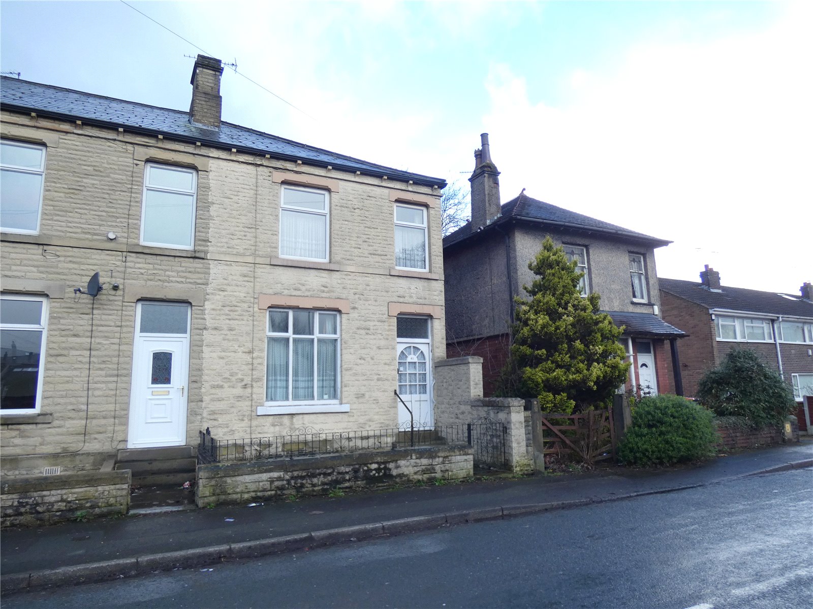 Whitegates Cleckheaton 3 bedroom House For Sale in Valley Road, Liversedge