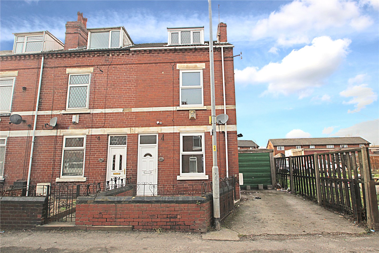 Whitegates Hemsworth 4 bedroom House SSTC in Mill Lane, South Kirkby