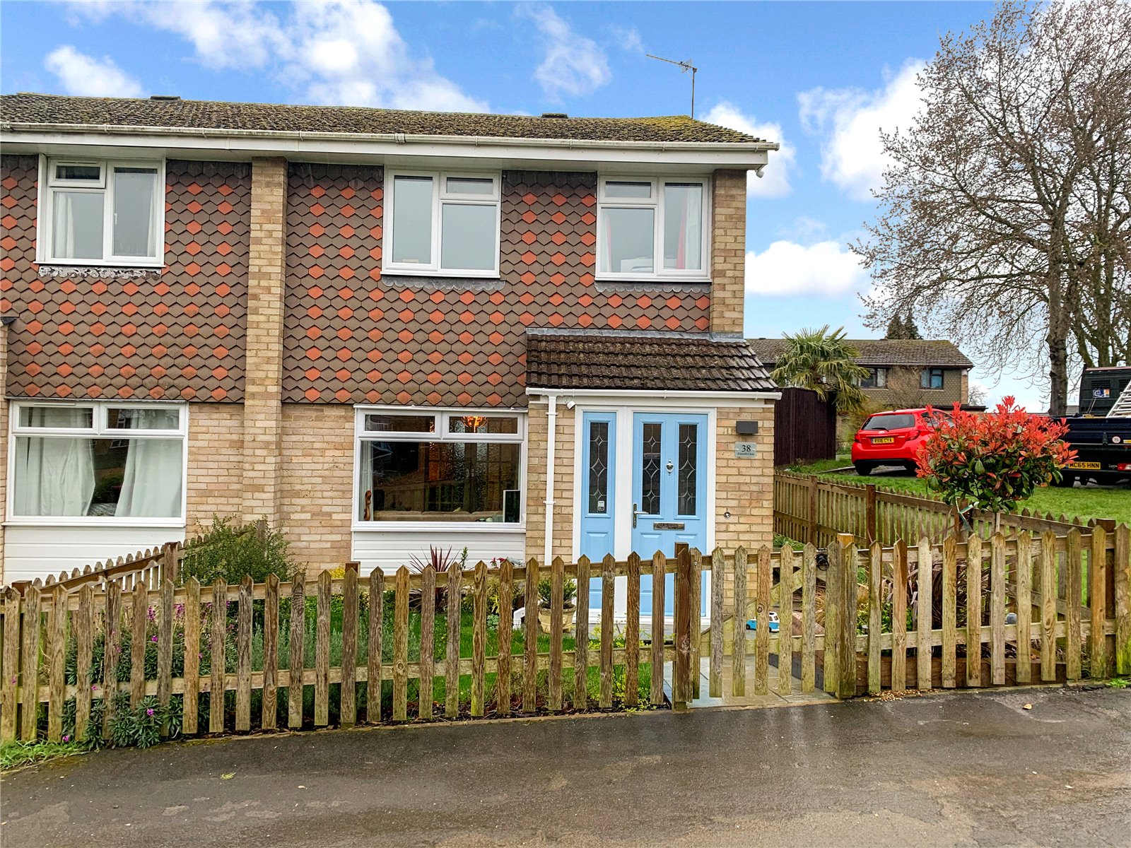 Parkers Tilehurst 3 bedroom House SSTC in Fircroft Close, Tilehurst