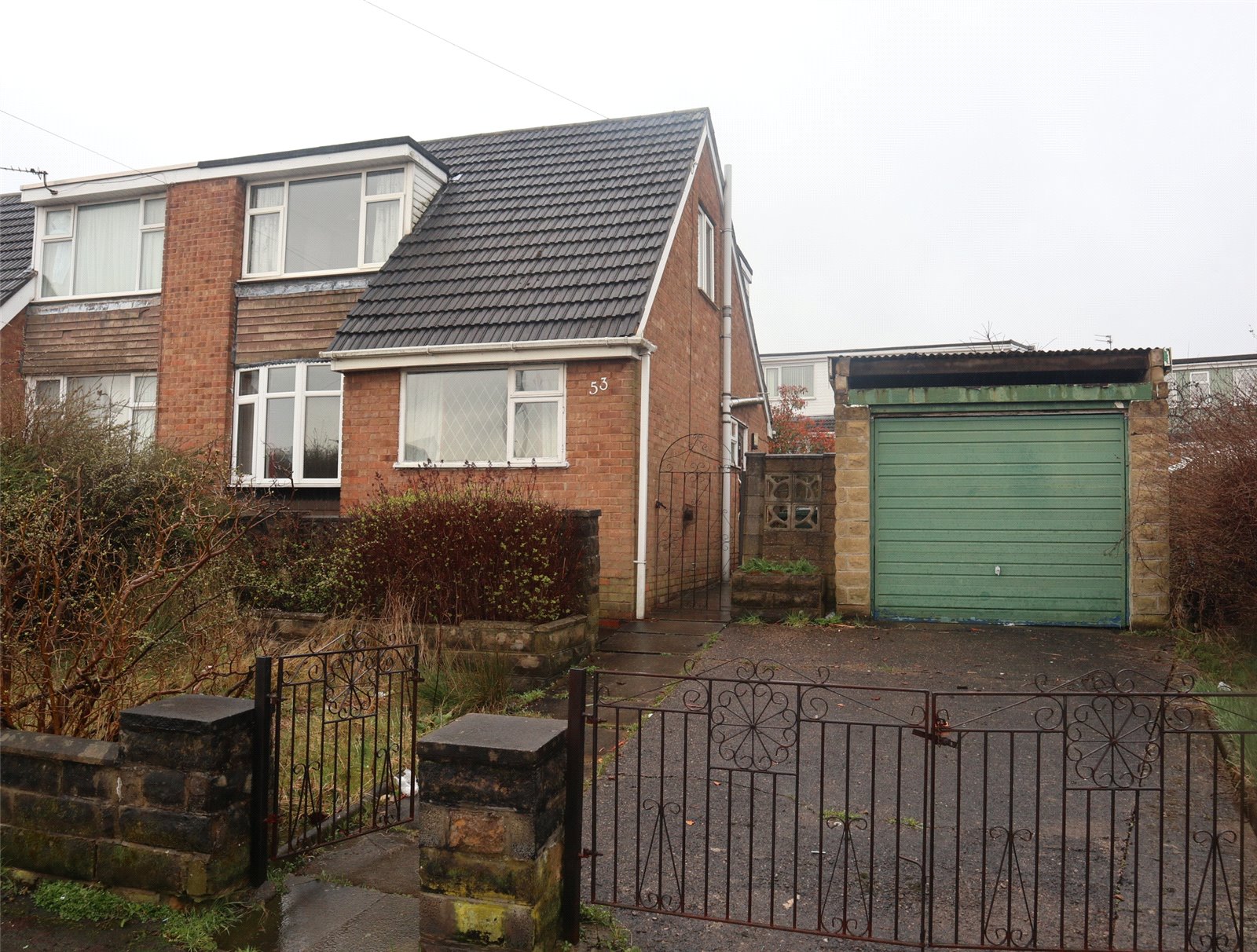 Whitegates Huddersfield 4 bedroom House SSTC in Warrenside, Deighton