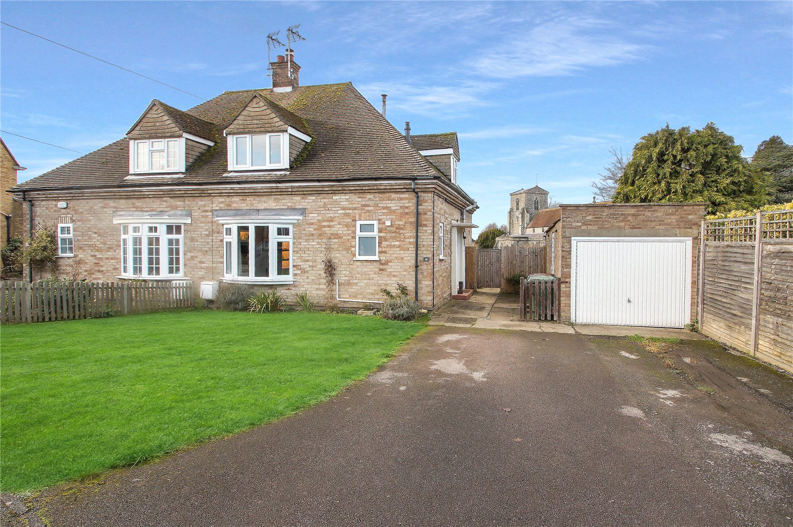 Parkers Chinnor 2 bedroom House For Sale in The Avenue, Chinnor, Oxon