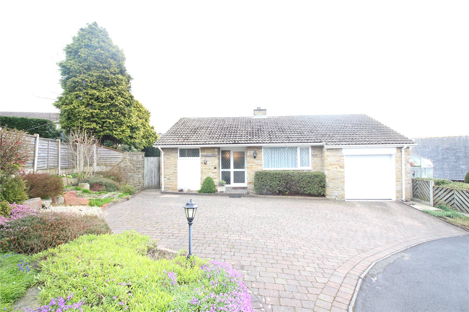 Whitegates Brighouse 2 bedroom House For Sale in Vine Garth, Clifton