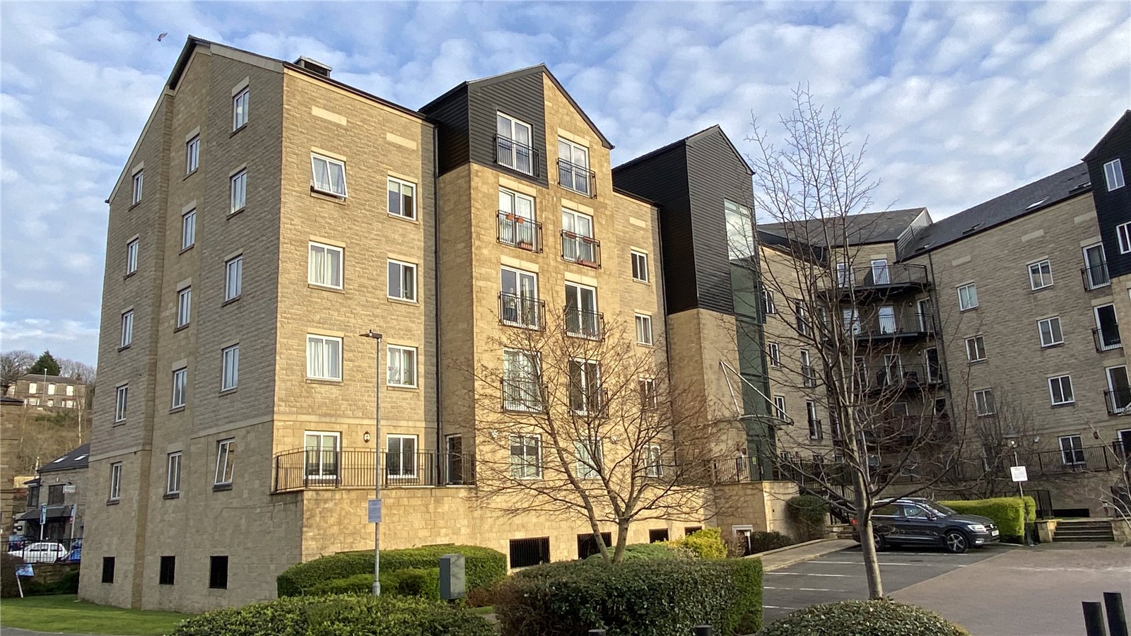 Whitegates Dewsbury 2 bedroom Flat SSTC in Ellis Court, Textile Street