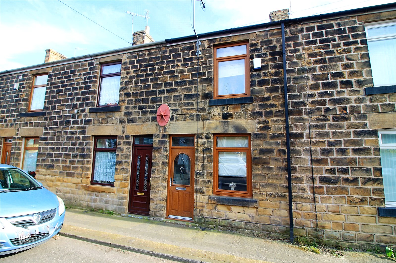 Whitegates Barnsley 2 bedroom House SSTC in Cemetery Road, Hemingfield