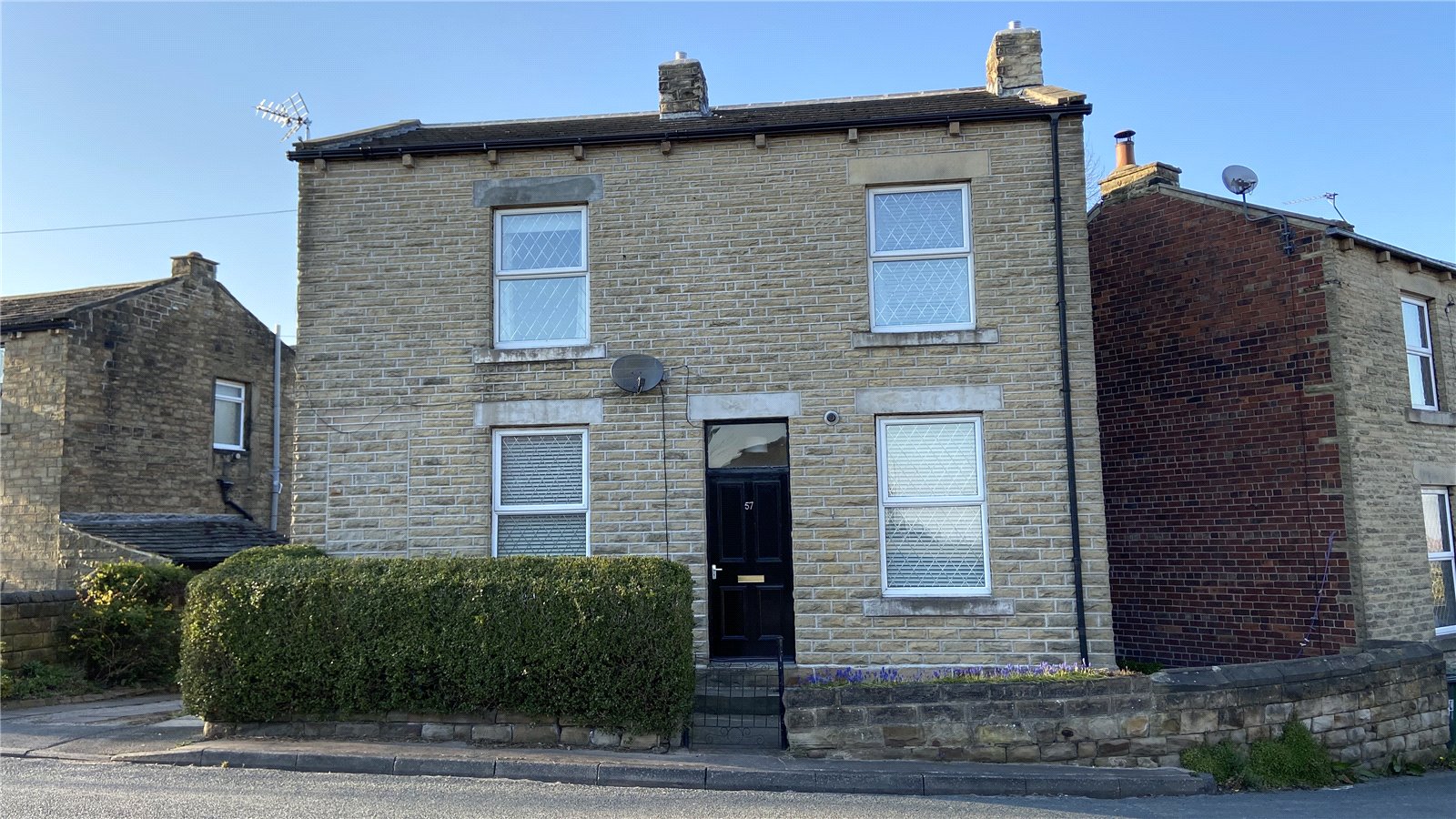 Whitegates Dewsbury 3 bedroom House SSTC in Kirkgate, Hanging Heaton