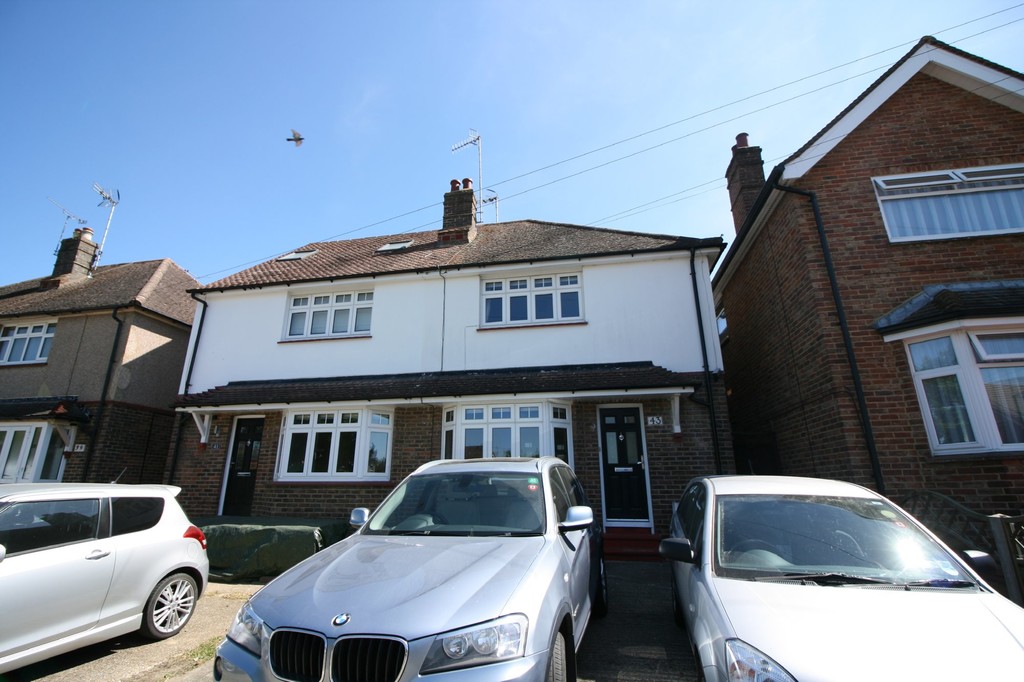 Martin & Co Redhill 2 bedroom SemiDetached House Let in Eastnor Road
