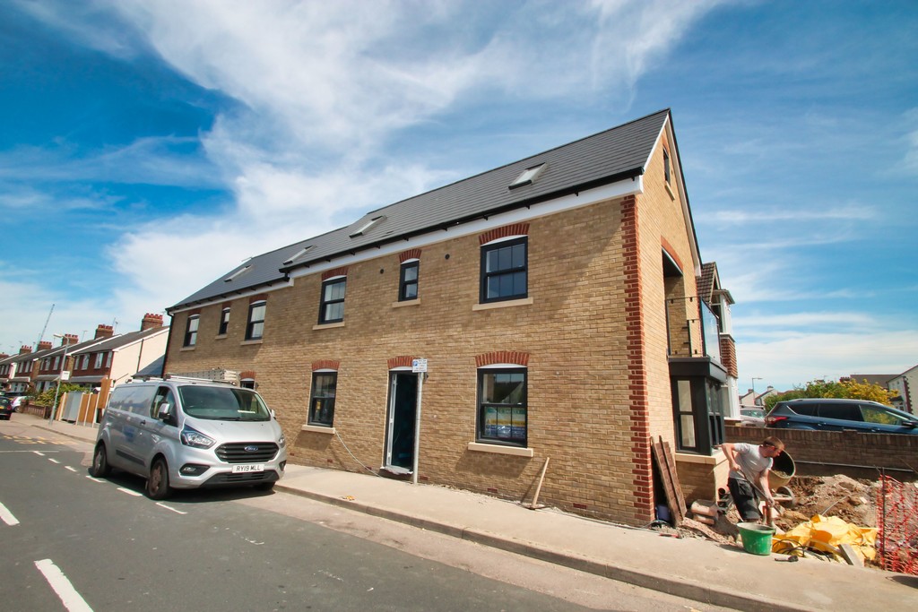 Martin & Co Chelmsford 2 bedroom Apartment Let in Lynmouth Avenue, Chelmsford