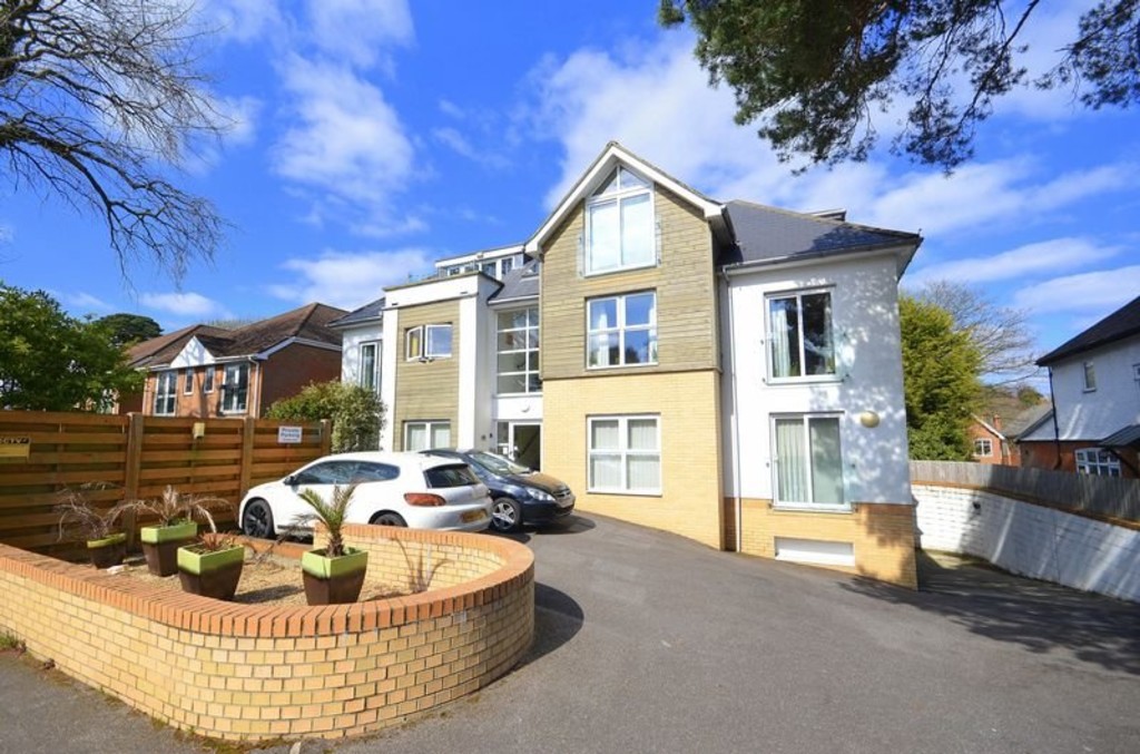 Martin & Co Poole 1 bedroom Ground Floor Flat Let in Penn Hill Avenue