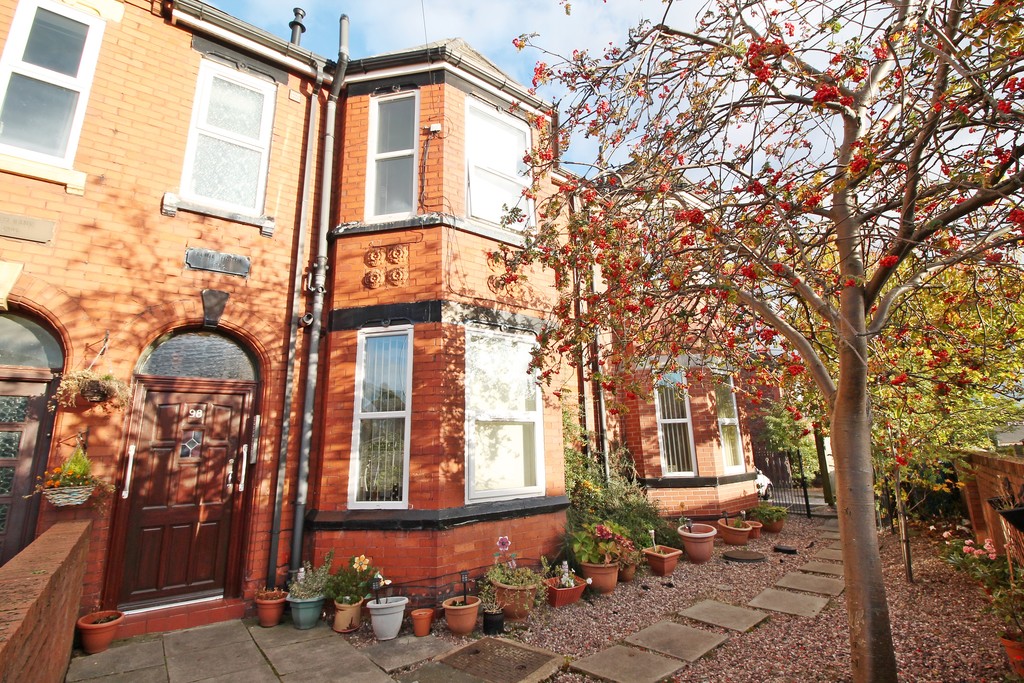 Martin & Co Widnes 2 bedroom Apartment Let in Peel House Lane, Widnes