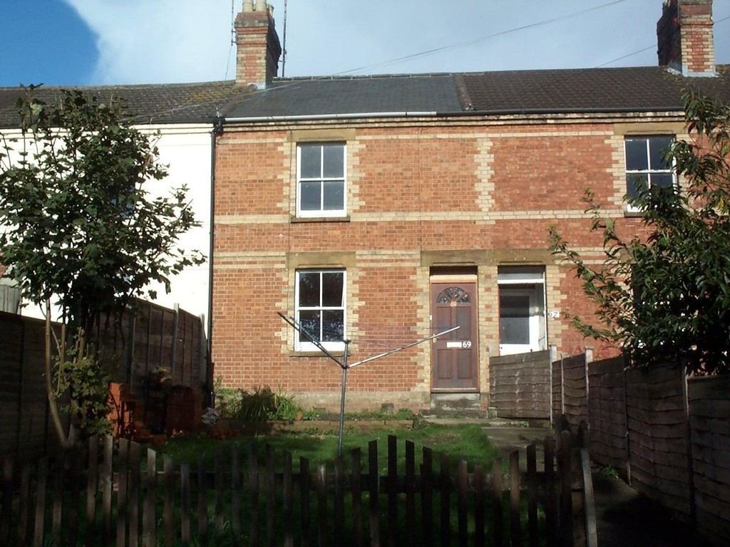 Martin & Co Yeovil 2 bedroom Terraced House Let in Eastland Road, Yeovil