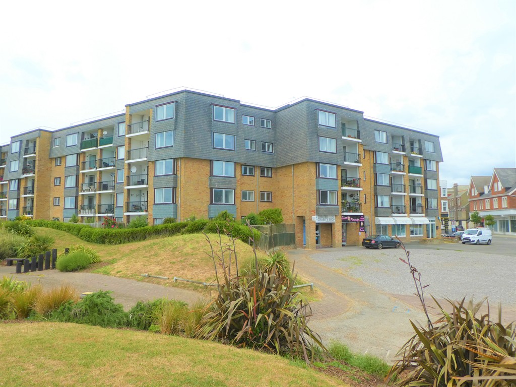 Martin & Co Bognor Regis 2 bedroom Apartment Let in Mountbatten Court