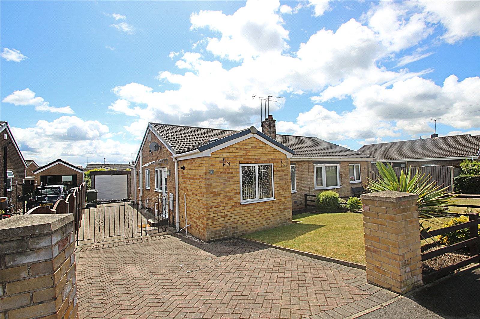 Whitegates Hemsworth 2 bedroom Bungalow SSTC in Chiltern Court