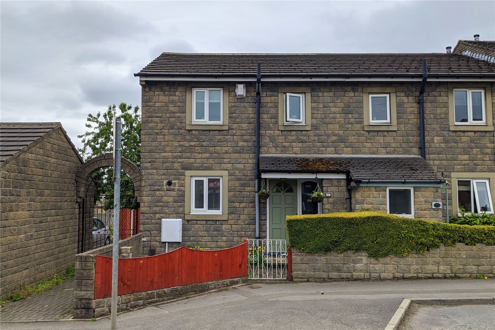 Whitegates Mirfield 3 Bedroom House Sstc In Roberttown Lane Liversedge