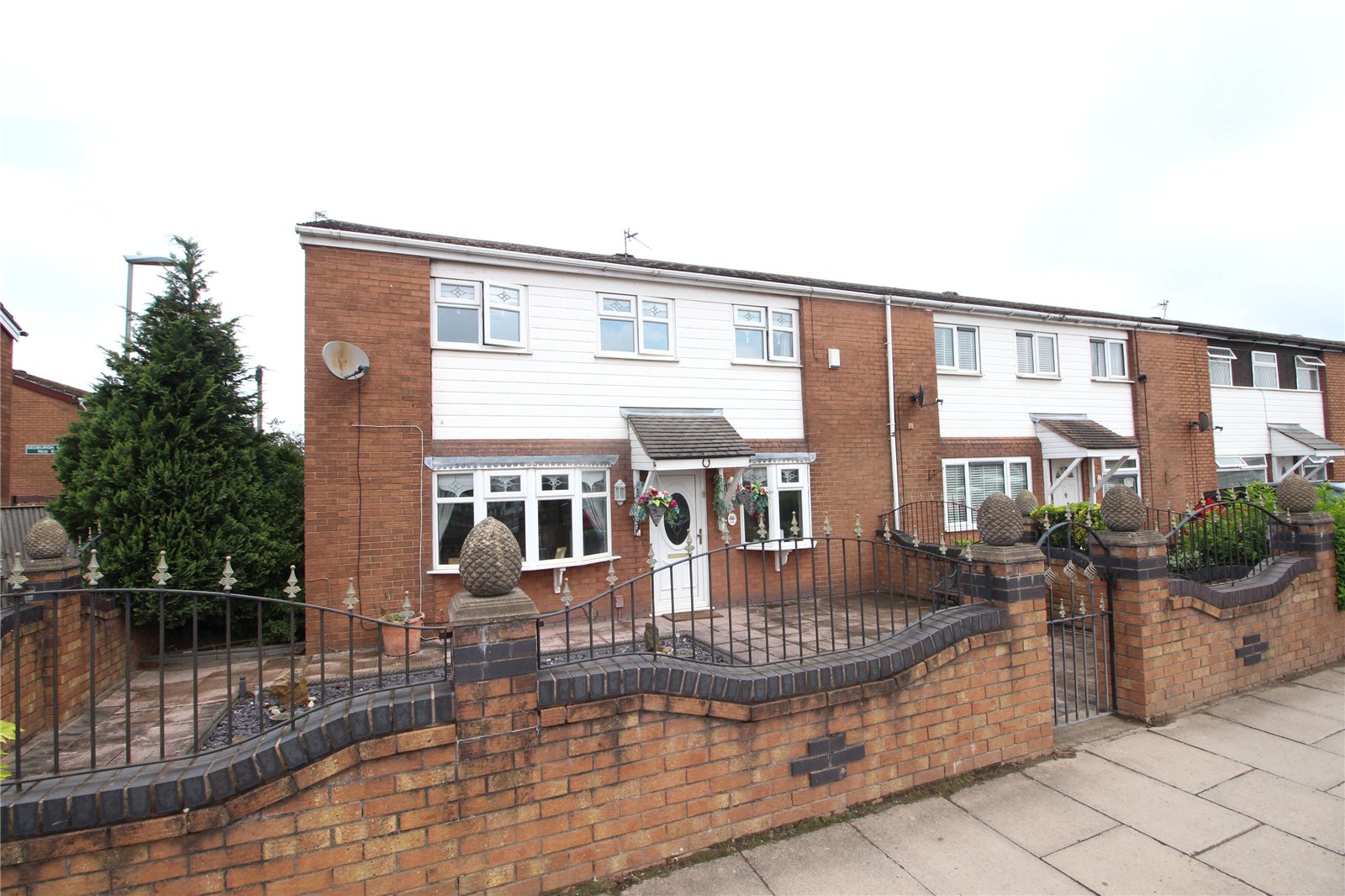 Whitegates Huyton 3 bedroom House SSTC in Western Avenue, Huyton, Liverpool