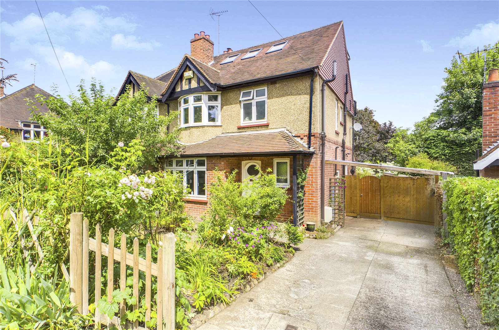 Parkers Tilehurst 4 bedroom House SSTC in Oak Tree Road, Tilehurst, Reading