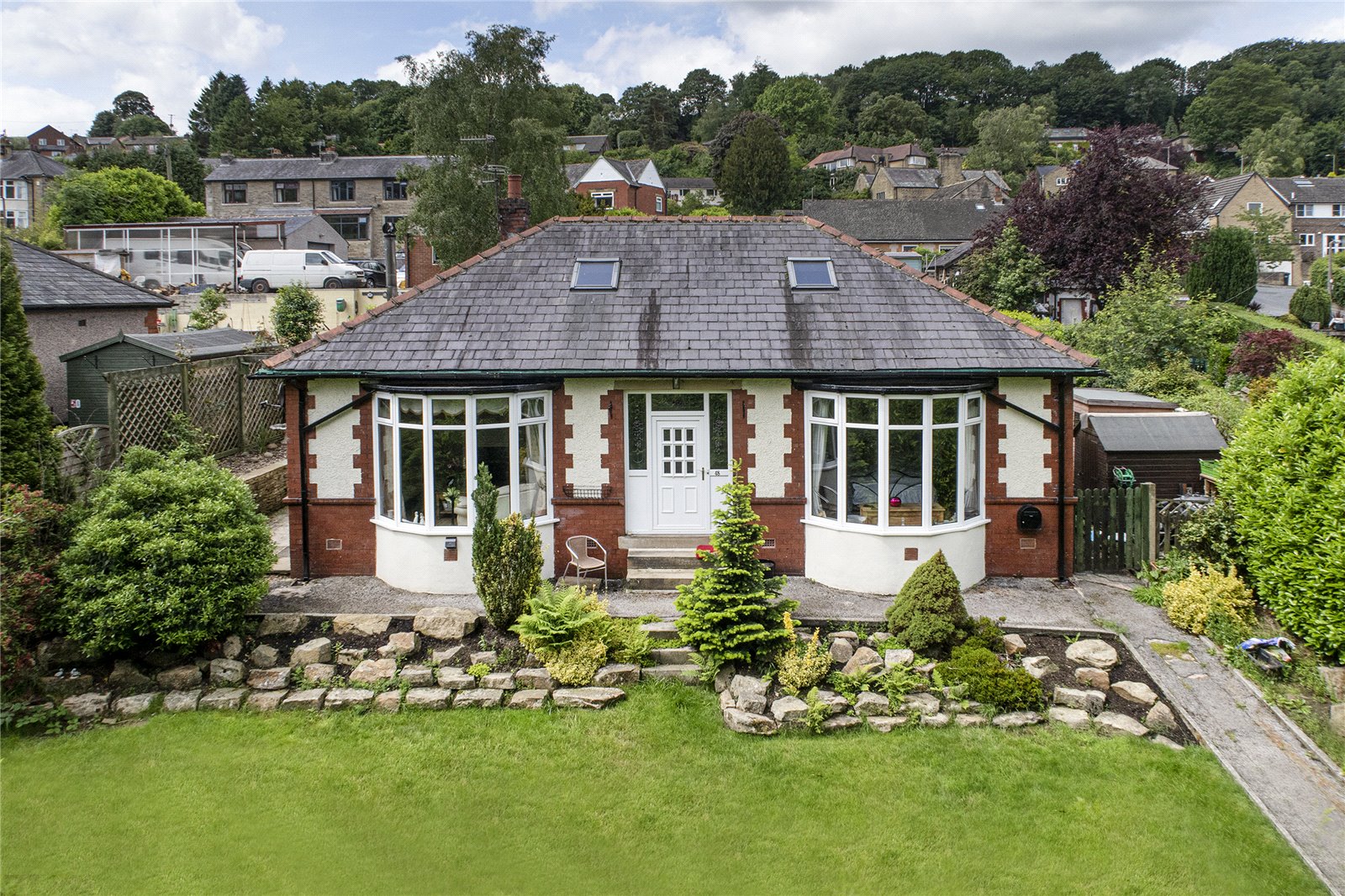 Whitegates Halifax 6 bedroom Bungalow SSTC in Halifax Road, Ripponden