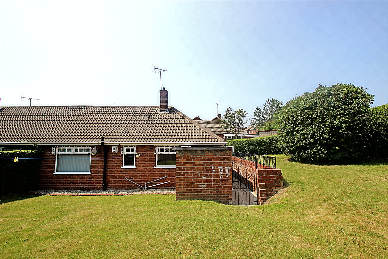 Whitegates Hemsworth 2 bedroom Bungalow SSTC in Craven Road, Hemsworth