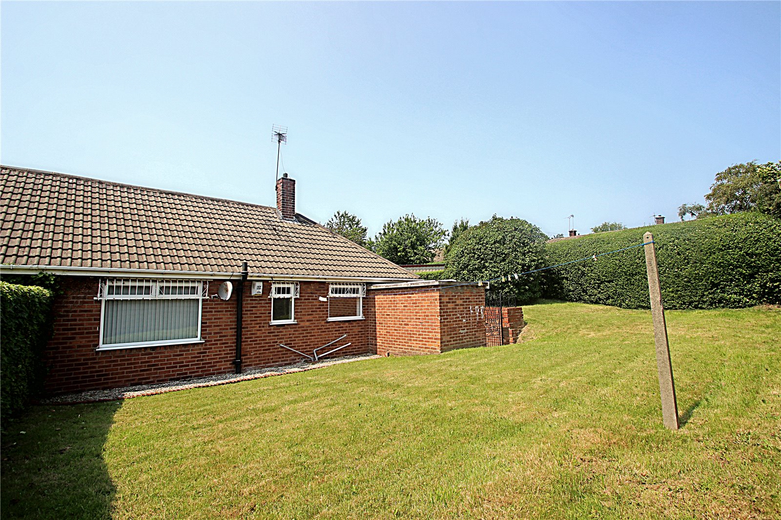 Whitegates Hemsworth 2 bedroom Bungalow SSTC in Craven Road, Hemsworth, Pontefract