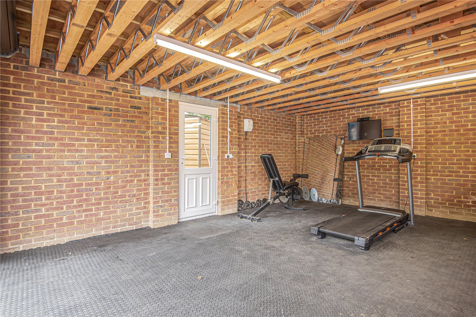 Parkers Burghfield Common 5 bedroom House SSTC in Oakley ...