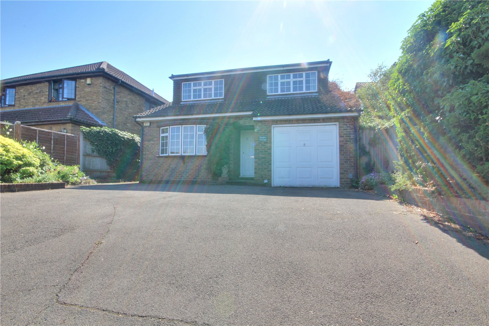 Parkers Woodley 4 bedroom House For Sale in Bingley Grove, Woodley, Reading