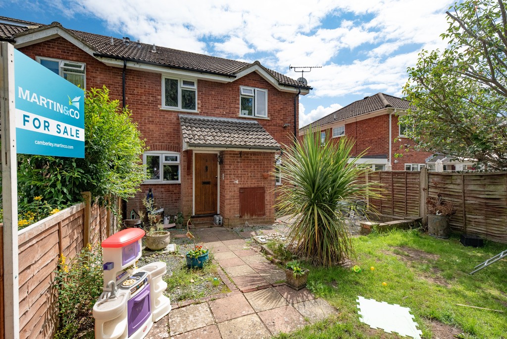 Martin & Co Camberley 2 bedroom SemiDetached House Let in Hexham Close