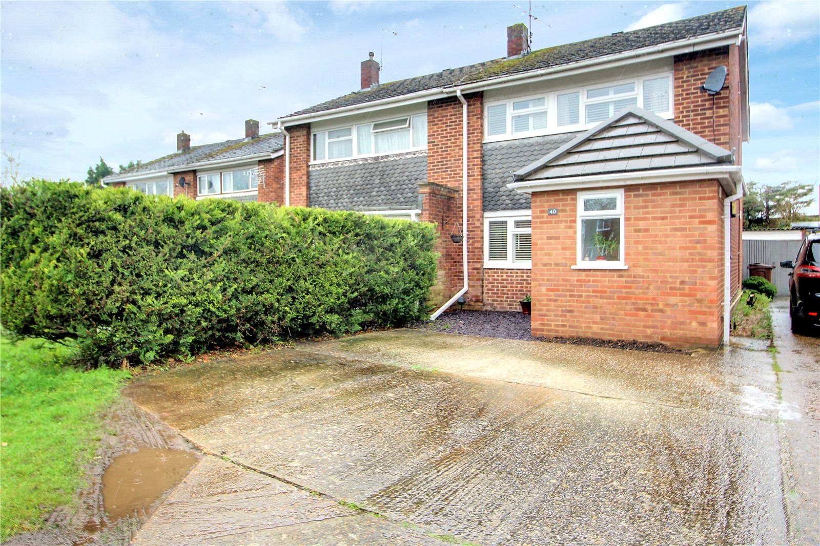 Parkers Woodley 3 bedroom House SSTC in Austin Road, Woodley, Reading