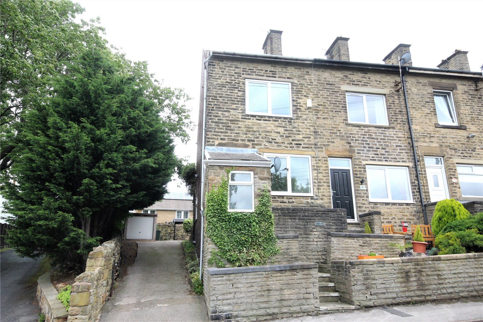 Whitegates Barnsley 3 bedroom House SSTC in The Walk, Birdwell, Barnsley