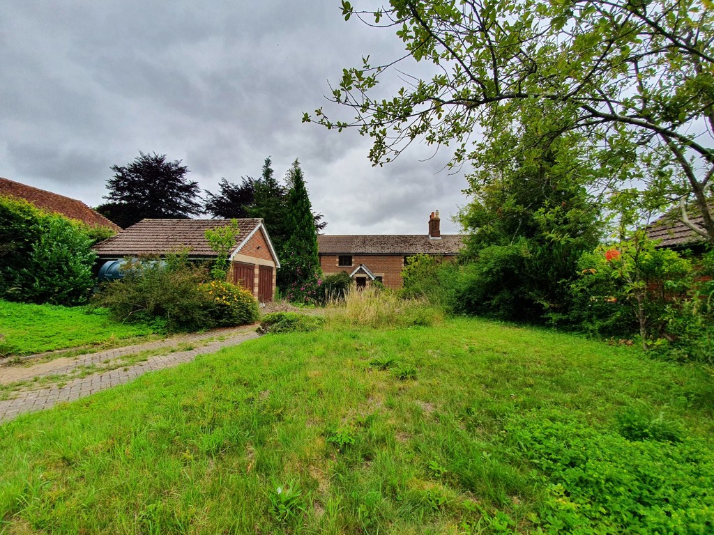 Martin & Co Basingstoke 4 bedroom SemiDetached House Let in Meadow View, Dummer, RG25 2AH