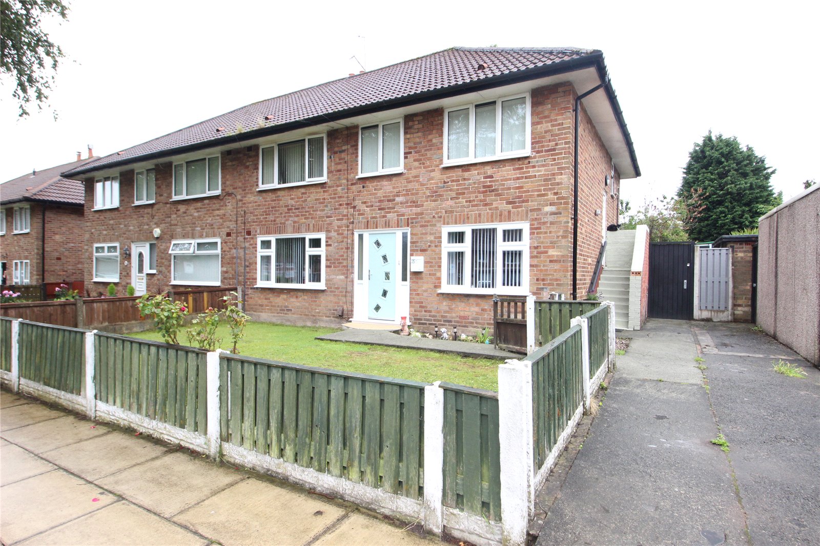 Whitegates Huyton 2 bedroom Flat SSTC in St. Annes Road, Huyton, Liverpool
