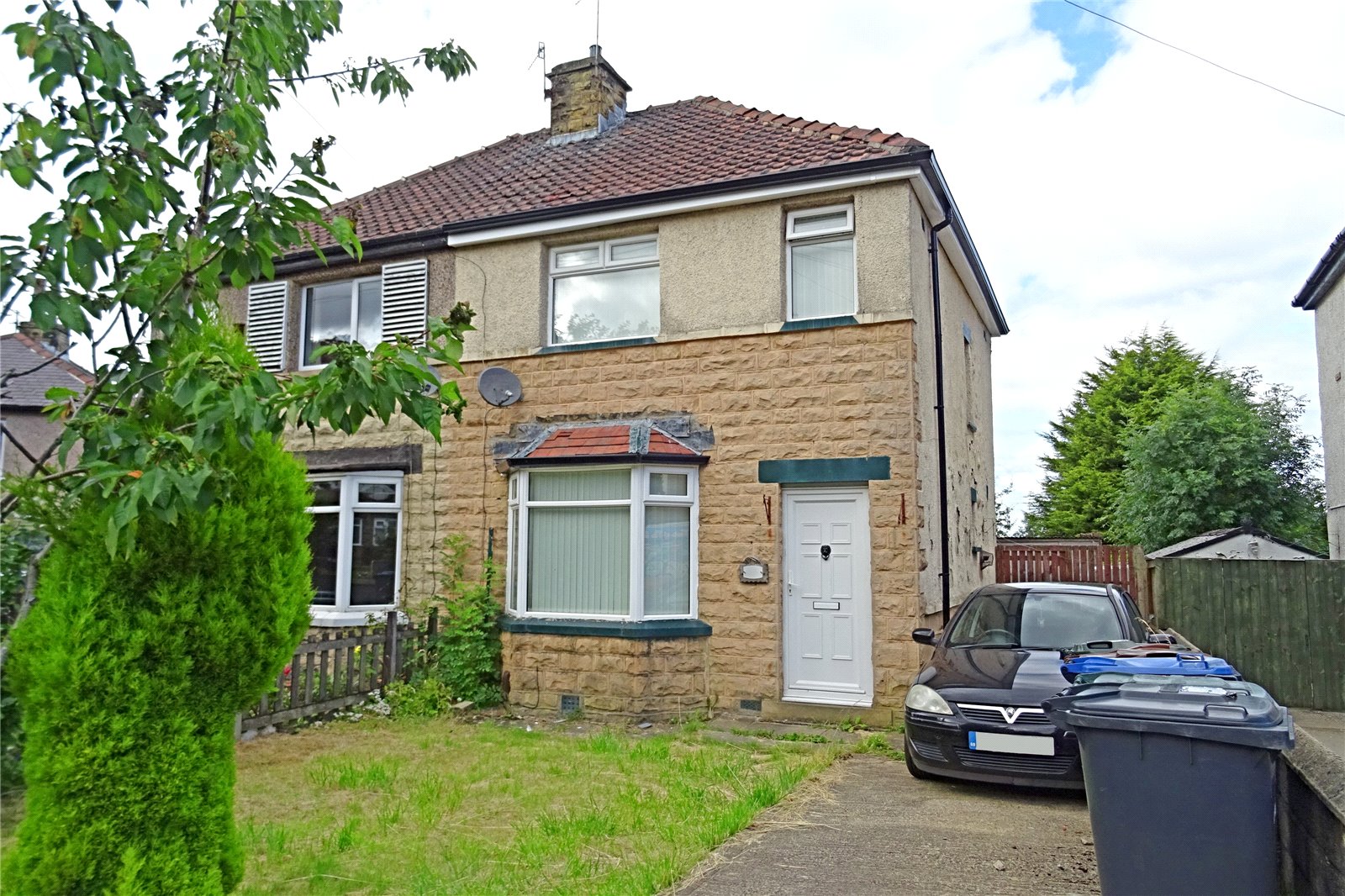 Whitegates Bradford 3 bedroom House SSTC in Hollybank Gardens, Bradford