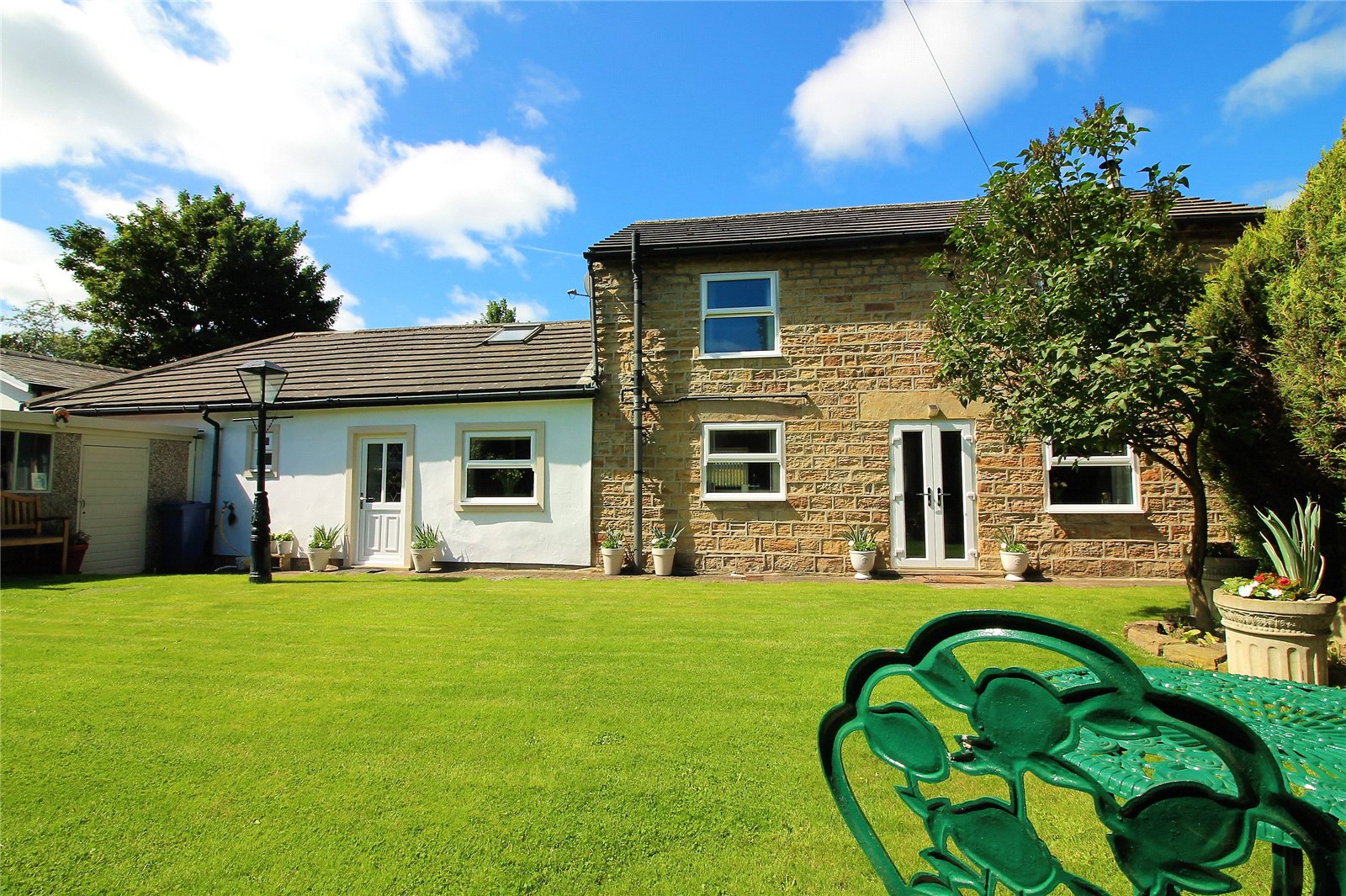 Whitegates Barnsley 1 bedroom Cottage SSTC in Keresforth Road, Dodworth