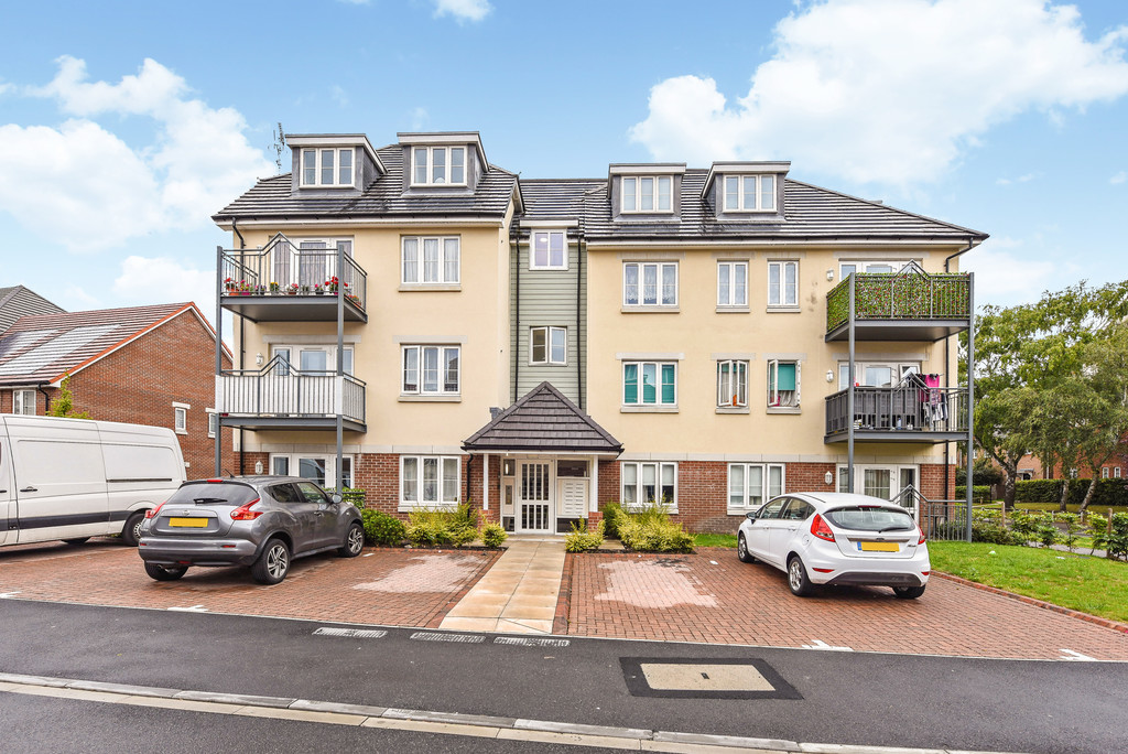 Martin & Co Aldershot 1 bedroom Apartment Let in Barn Avenue