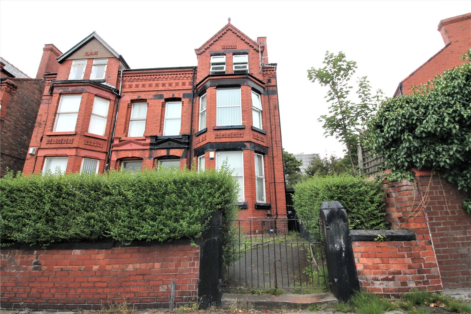Whitegates Bootle 2 bedroom Flat SSTC in Worcester Road, Bootle, Liverpool