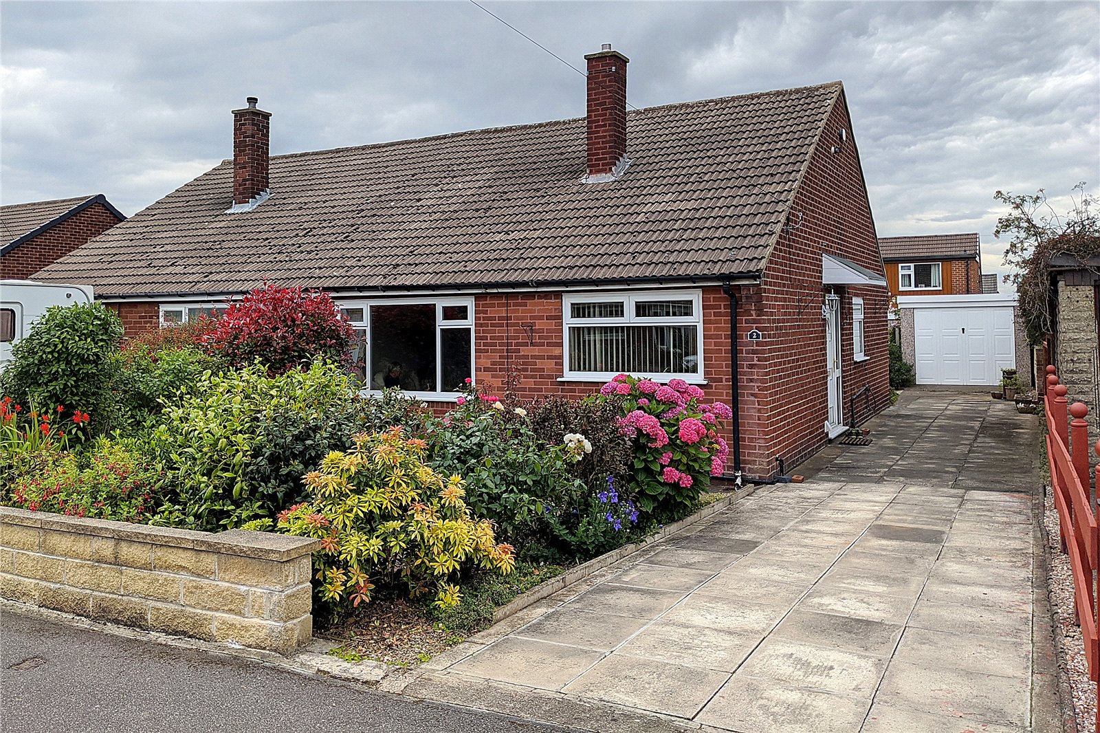 Whitegates Mirfield 2 bedroom Bungalow SSTC in Meadow Close, Roberttown