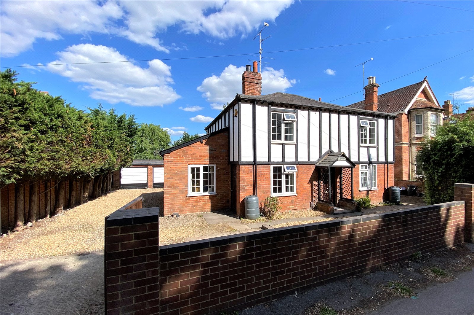 Parkers Spencers Wood 4 bedroom House SSTC in Basingstoke Road