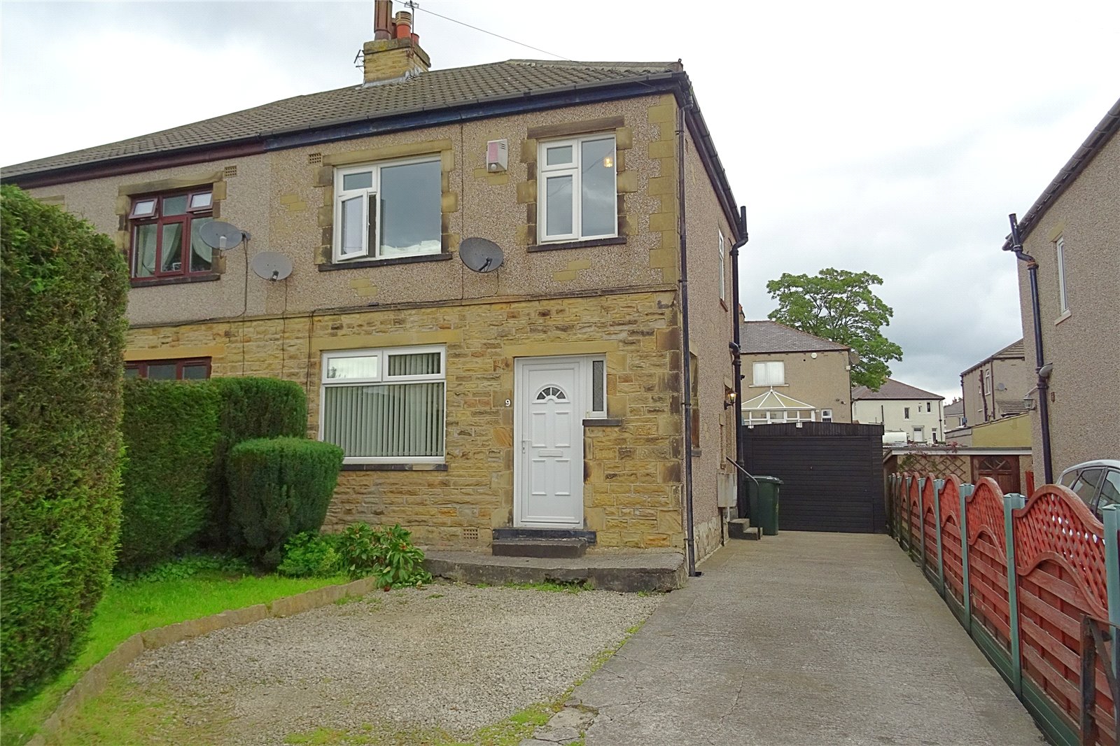 Whitegates Bradford 3 bedroom House To Let in Leafield Drive, Bradford