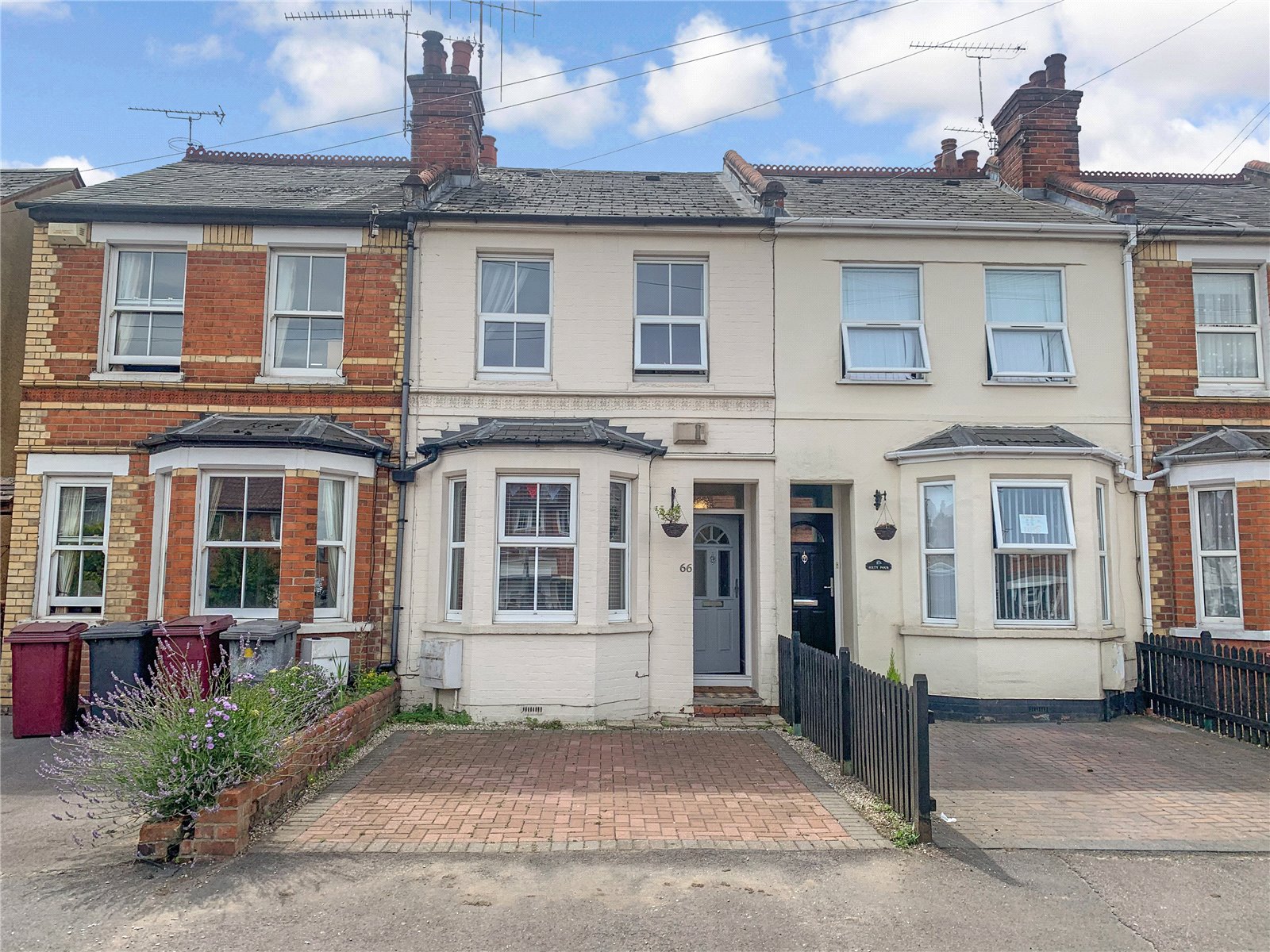 Parkers Tilehurst 3 bedroom House SSTC in Norcot Road, Tilehurst, Reading