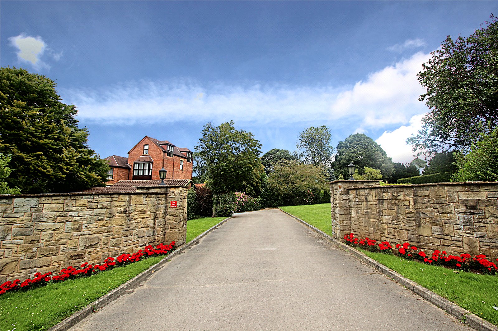 Whitegates Pontefract 3 bedroom Flat For Sale in Red House, Wentbridge