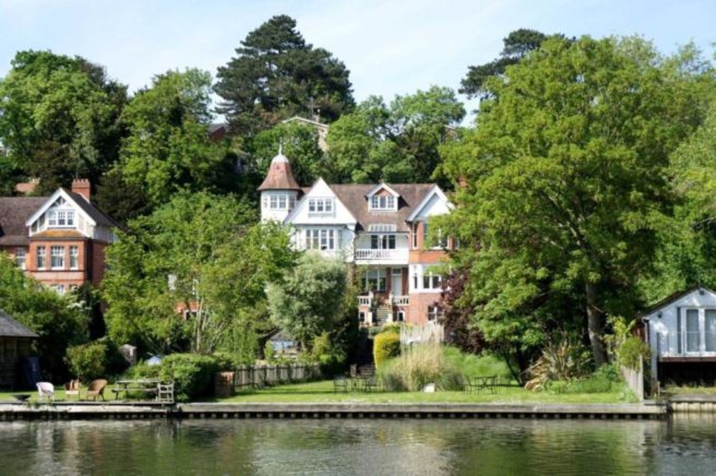 Martin & Co Reading Caversham 2 bedroom Apartment Let in The Warren