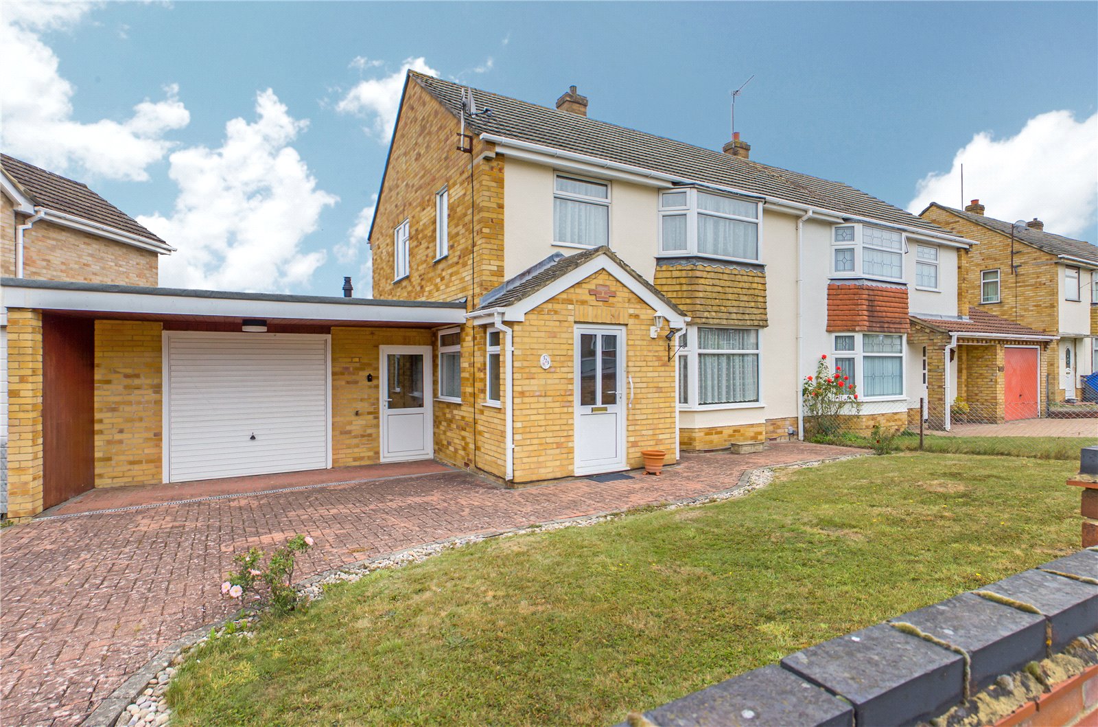 Parkers Tilehurst 3 bedroom House SSTC in Warborough Avenue, Tilehurst