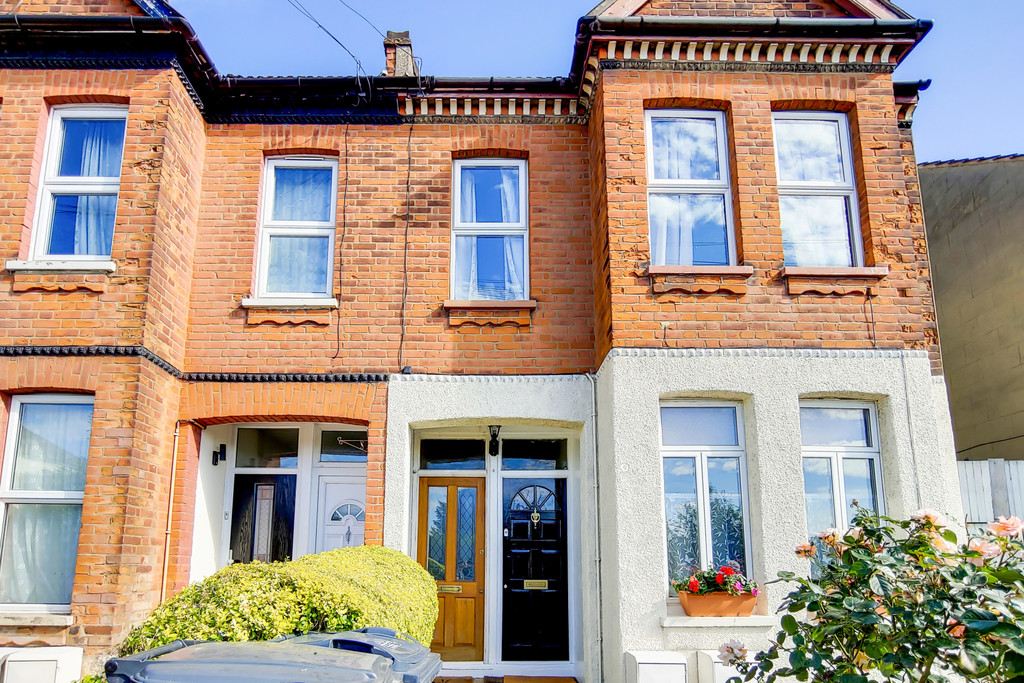 Martin Co Crystal Palace 2 Bedroom Maisonette Sstc In Northwood Road Thornton Heath