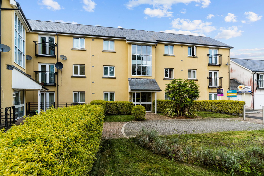 Martin & Co Plymouth 2 bedroom Apartment Let in Tovey Crescent, Manadon Park, Plymouth